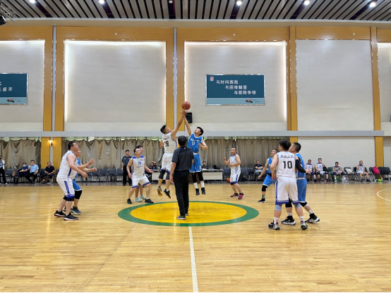 尊龙凯时人生就是搏篮球队逆转绝杀 勇夺冠军